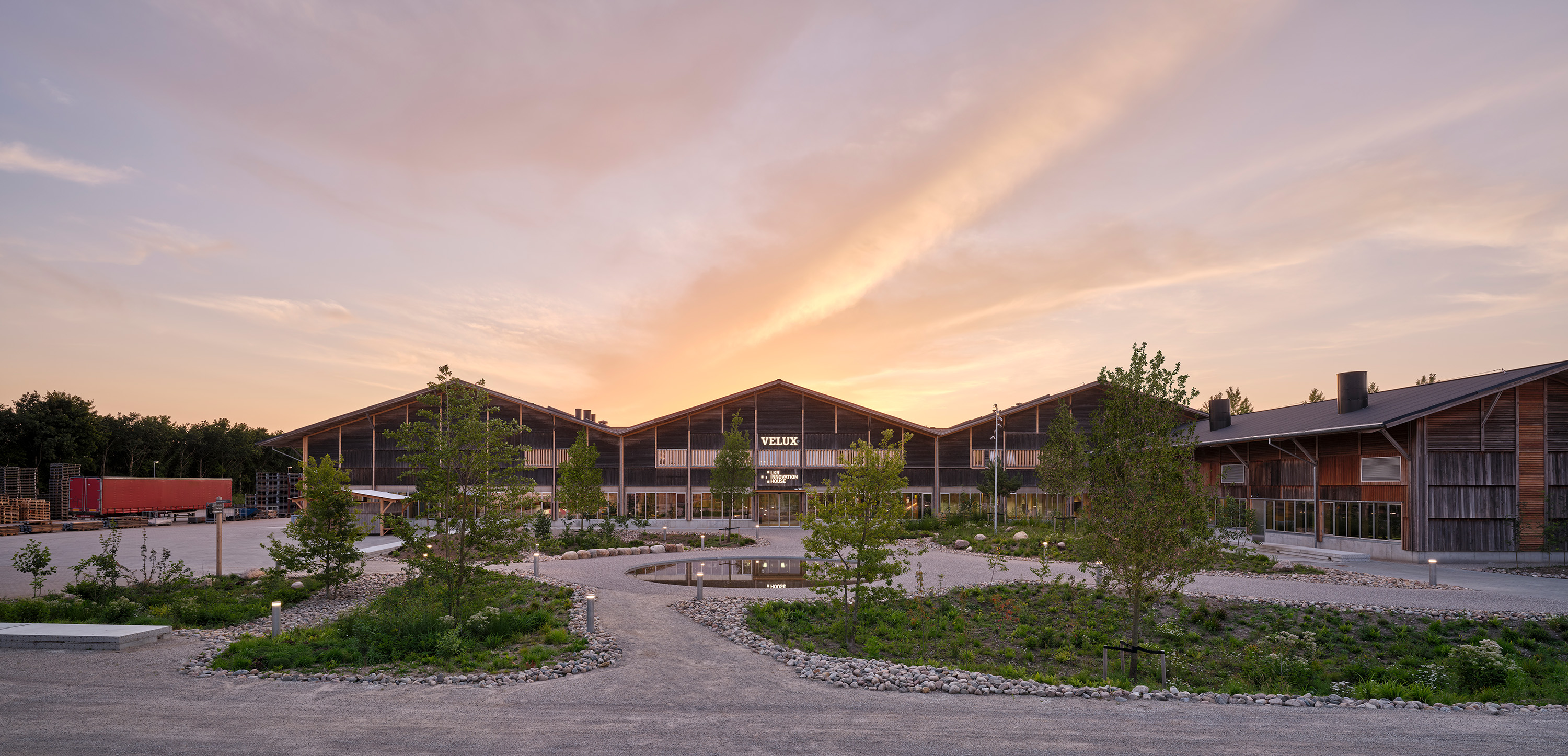VELUX 250512 LKR INNOVATION HOUSE 1329