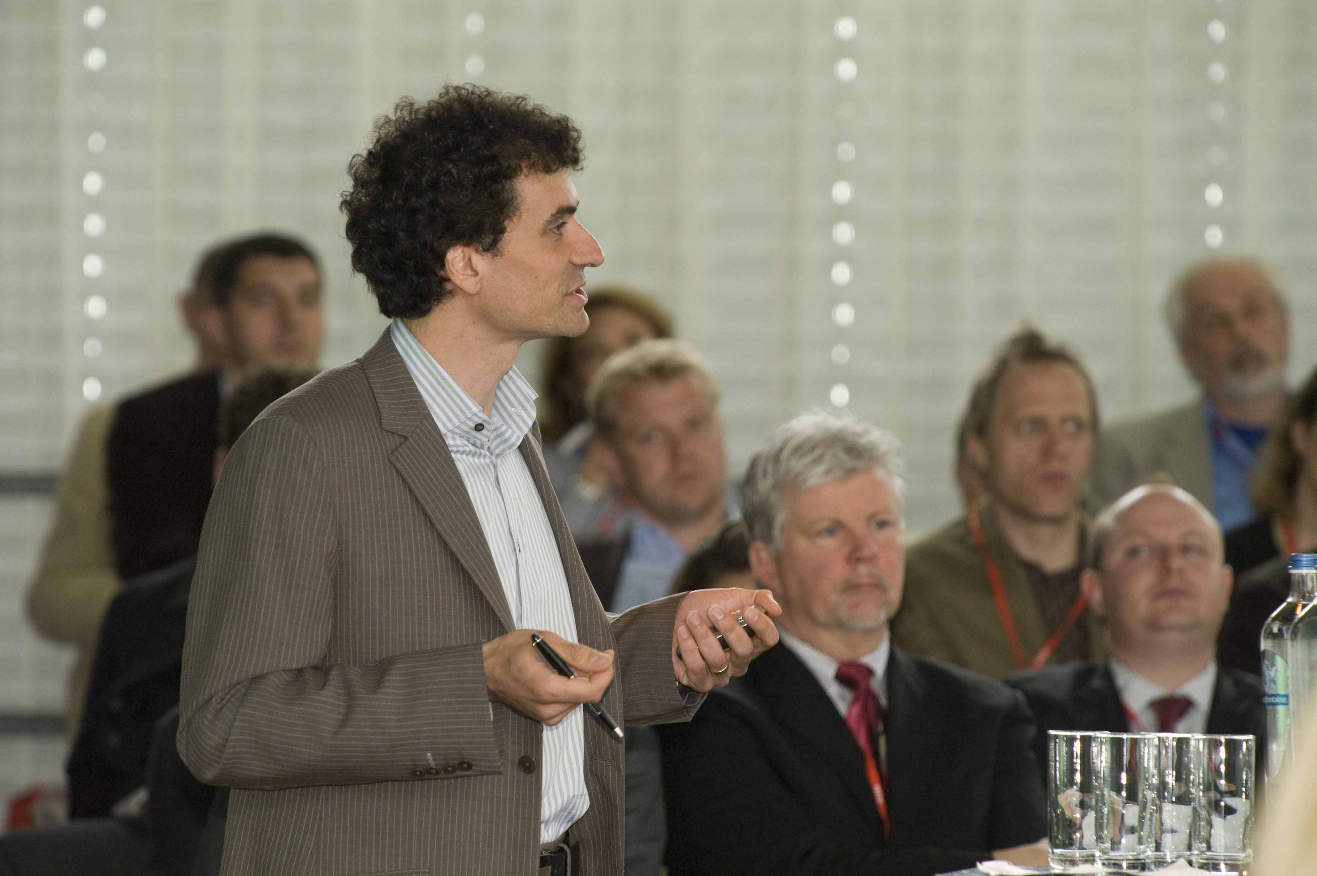 HK20090513 400
