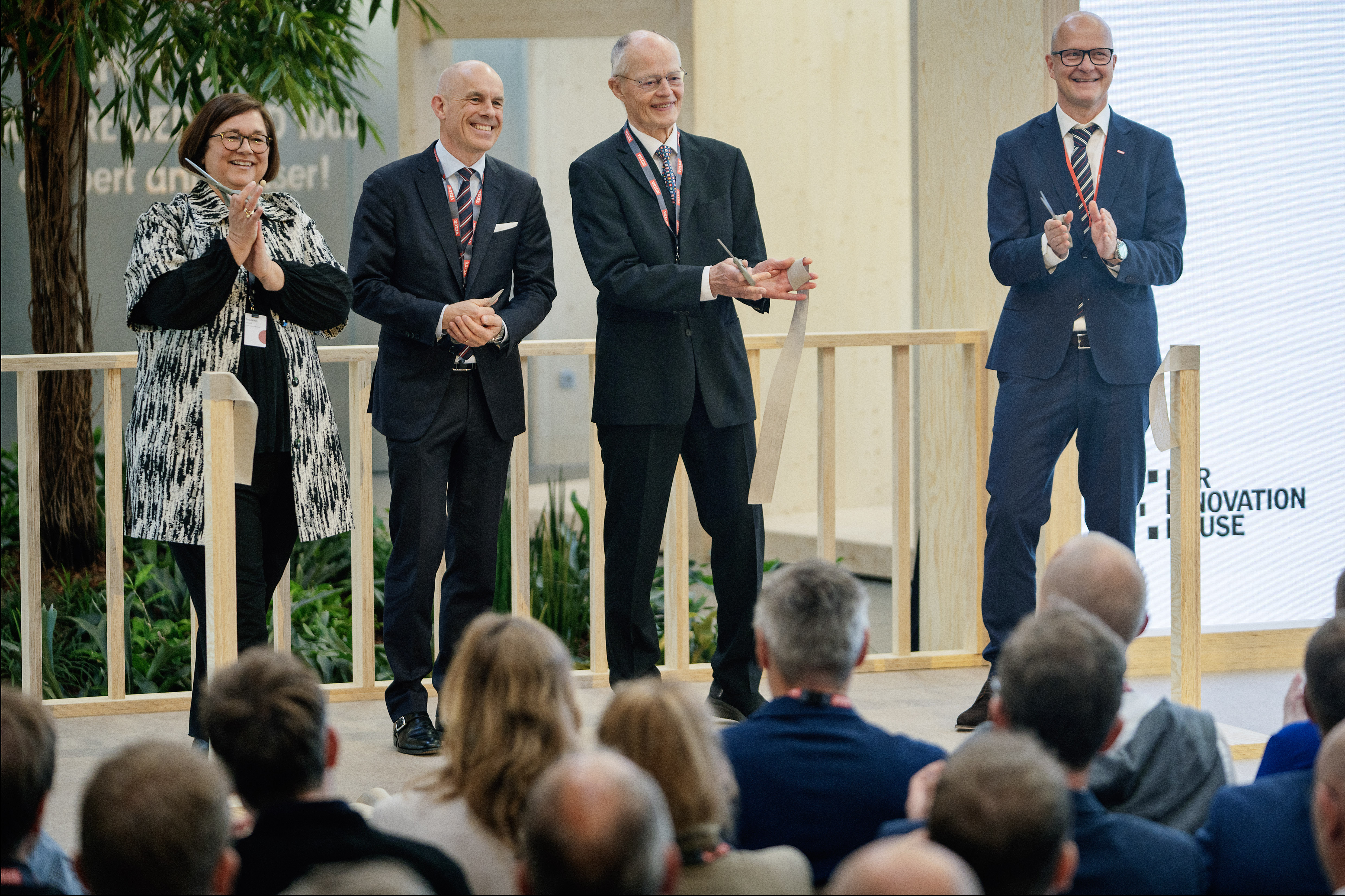VELUX 250512 LKR INNOVATION HOUSE 1116